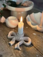 Ljusstake Rosett Rosa - Mitt & Ditt S/S-26 Fenja L Liggande för Kronljus