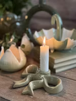 Ljusstake Rosett Grön - Mitt & Ditt S/S-26 Fenja L Liggande för Kronljus