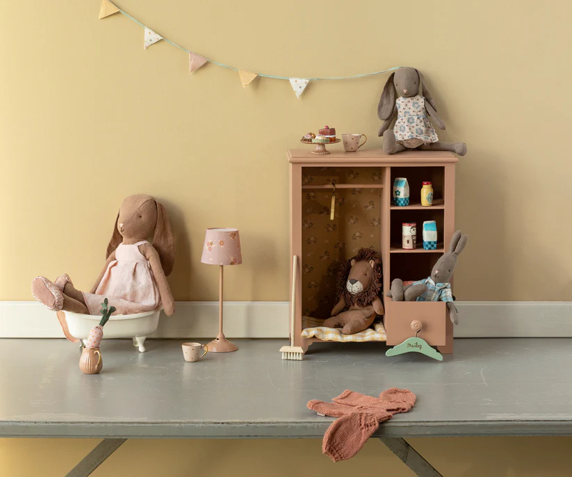 Maileg Brun Kanin Storlek 3 - Bunny med Ljusrosa Klänning och Blommiga Skor - Maileg S/S-26