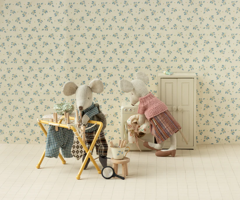 Maileg Kläder till Mormor Mus i Resväska - Stickad Rosa Tröja och Randig Kjol