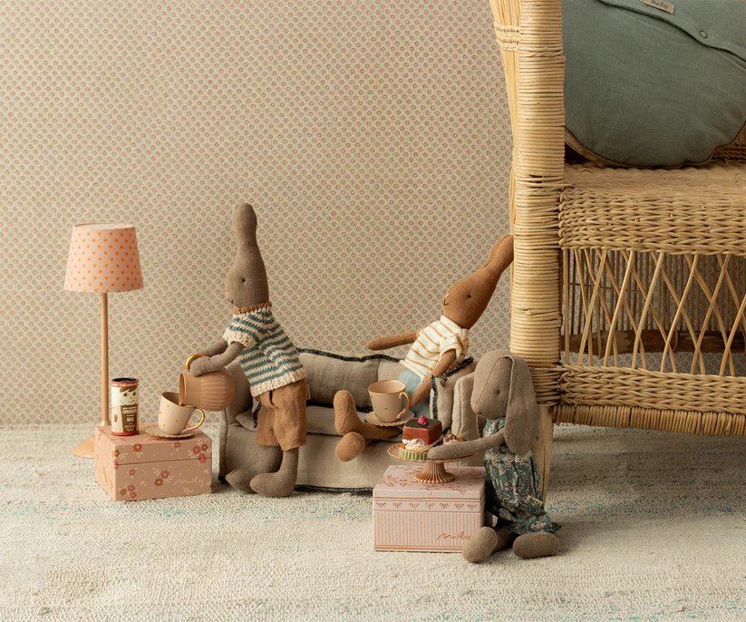 Maileg Set Tårtor med Tårtfat till Kanin i Ask - Rosa Tårta