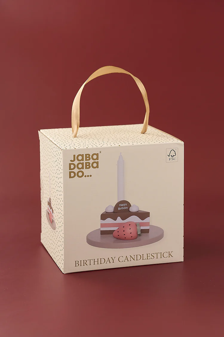 Ljusstake Brun Tårtbit Födelsedagståg - Jabadabado Dekoration Födelsedag i Trä Chokladtårta Med Jordgubbe