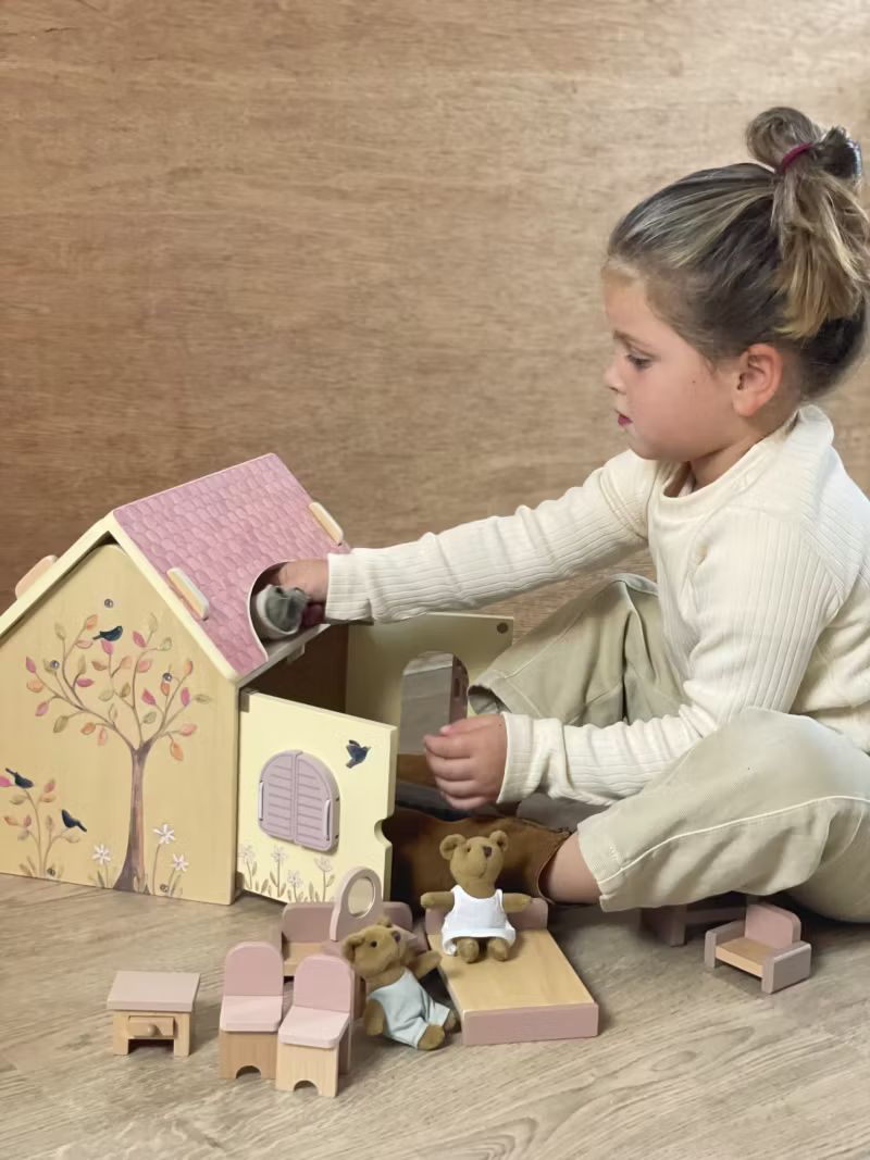 Litet Dockhus i Trä med Björnar och Möbler - Egmont Toys