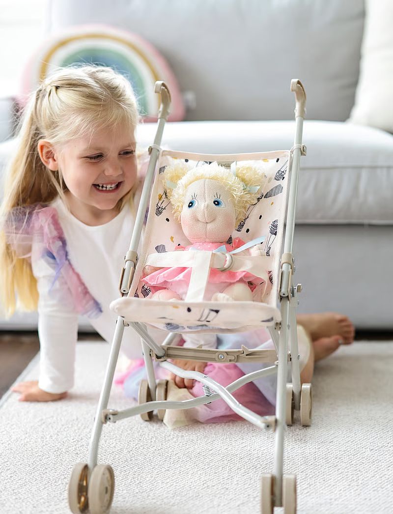 PÅ VÄG HEM! Ecobuds Rubens Barn Mjuk Docka - Emelie Flicka med Lockigt Hår och Rosa Klänning