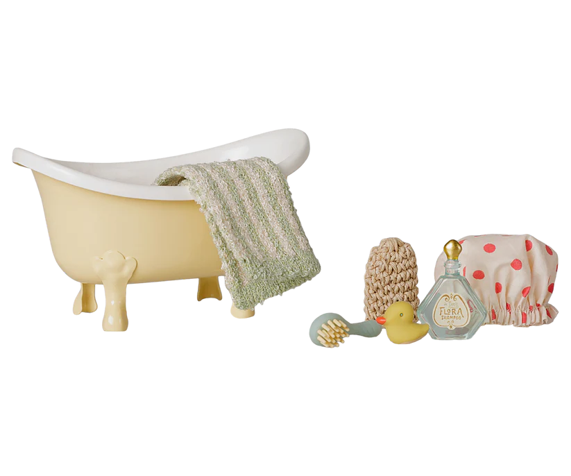KOMMER I OKTOBER Maileg Litet Badkar Gult - Set med Badanka, Tandborste mm - Maileg A/W- 26