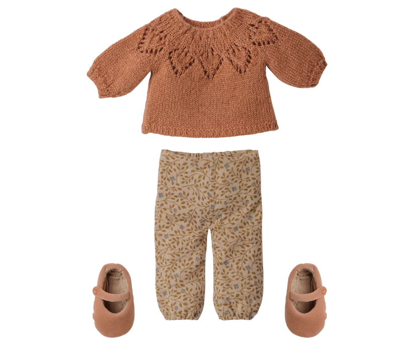KOMMER I NOVEMBER Maileg Kanin Strl 3 - Bunny med Blommiga Byxor & Stickad Tröja - Maileg A/W -26