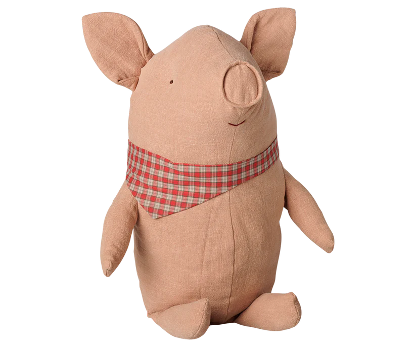 KOMMER I NOVEMBER Maileg Stor Sittande Gris Rosa med Röd Scarf - Tryffelgris Truffle Pig Powder - Maileg A/W -26