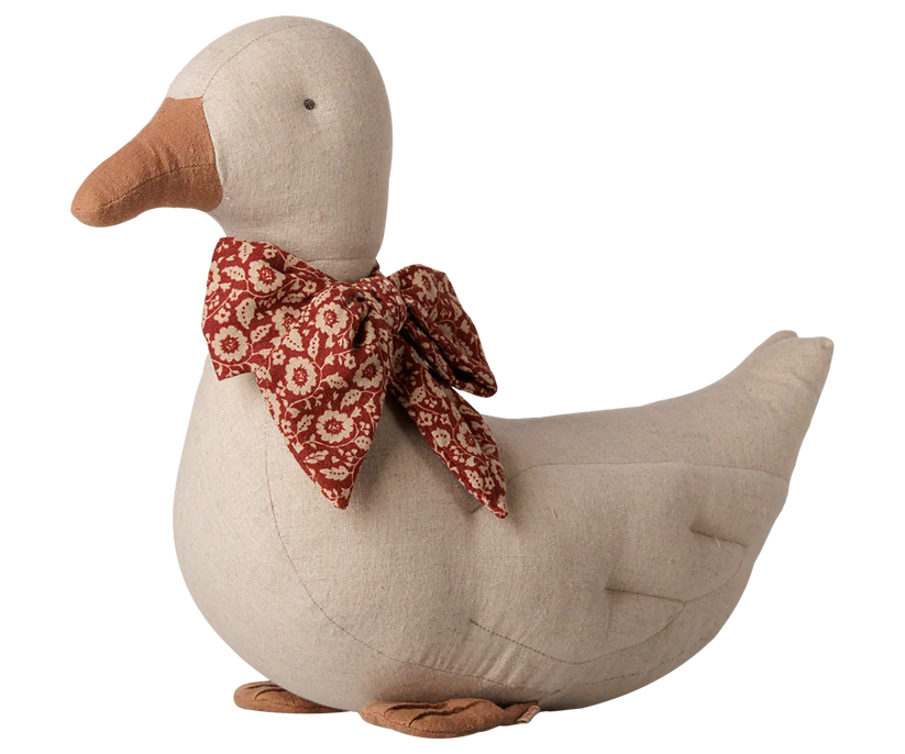 KOMMER I SEPTEMBER Maileg Mjukisdjur Beige And Flicka med Rosett Runt Halsen - Sand Anka - Maileg A/W -26