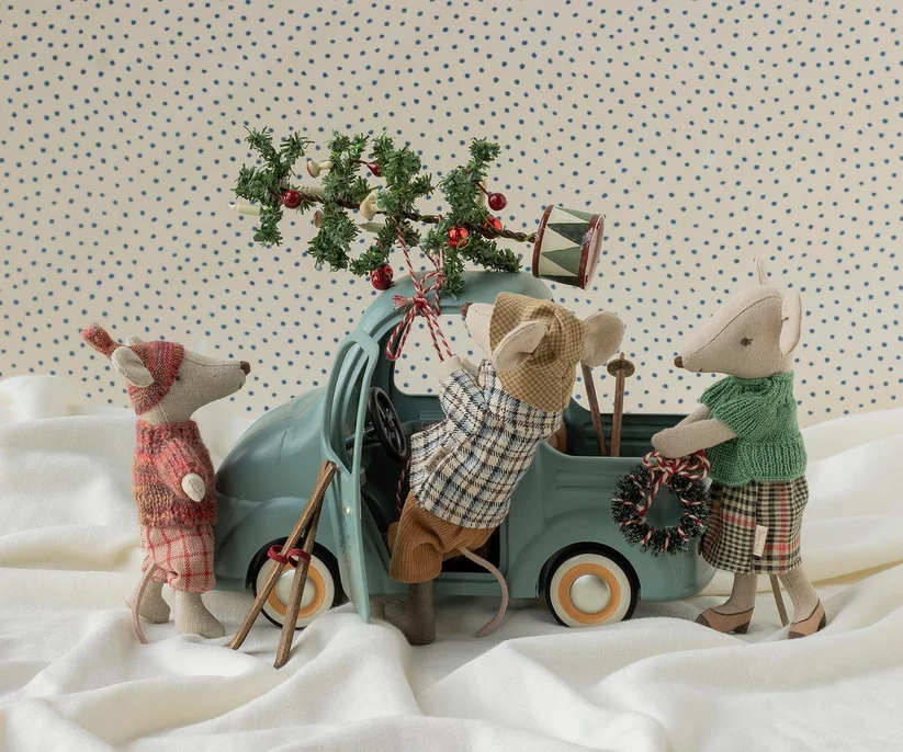 KOMMER I SEPTEMBER Maileg Batteridriven Julgran med Pynt och Belysning - Christmas Tree Mouse