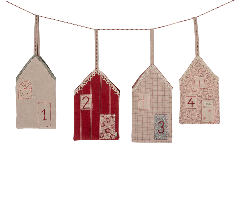 Maileg Adventskalender i Tyg 1-4 - Christmas Street Hus