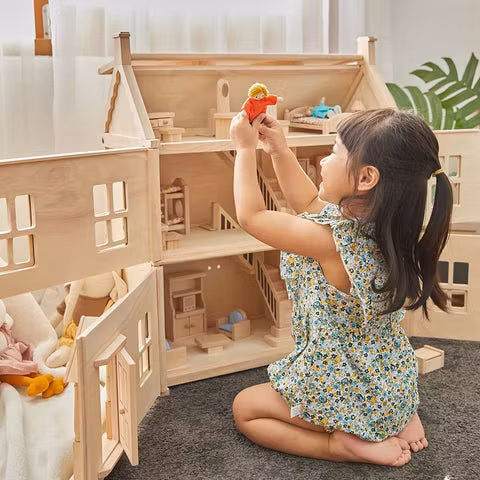 Dockhus i Trä - Plan Toys Viktorianskt Dockskåp Obehandlat Trä