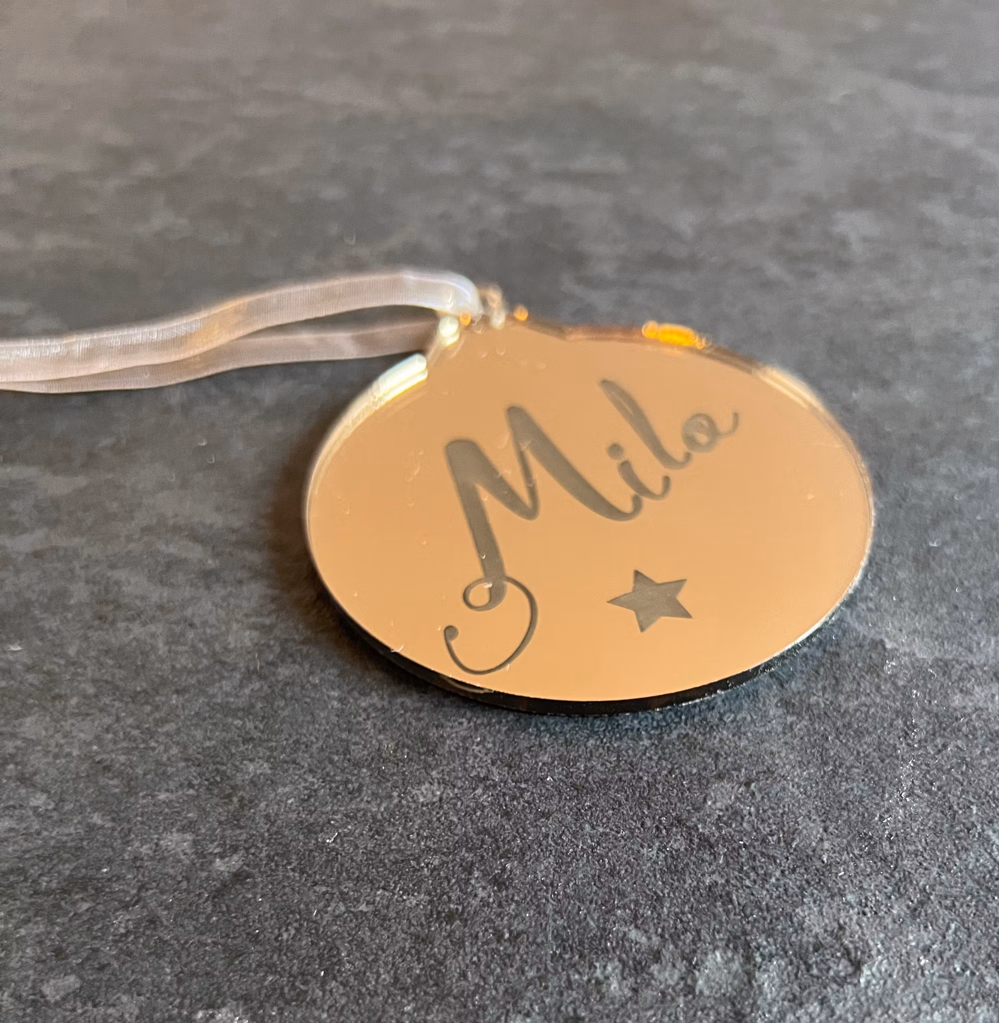 Julkula med namn och symbol