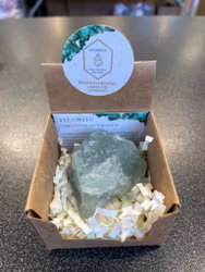 Rough Crystal in Box Green Fluorite (grön)