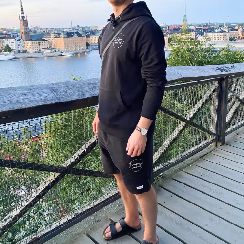 HOODIE SVART