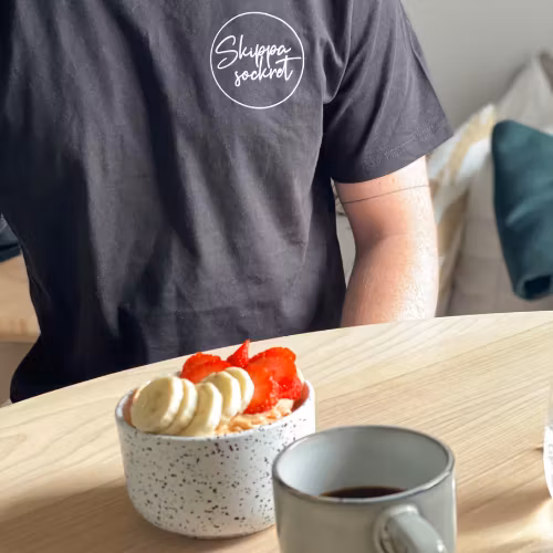 T-SHIRT SVART