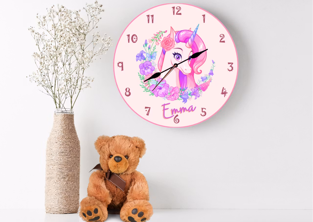 Väggklocka till barnrum - Magisk Enhörning
