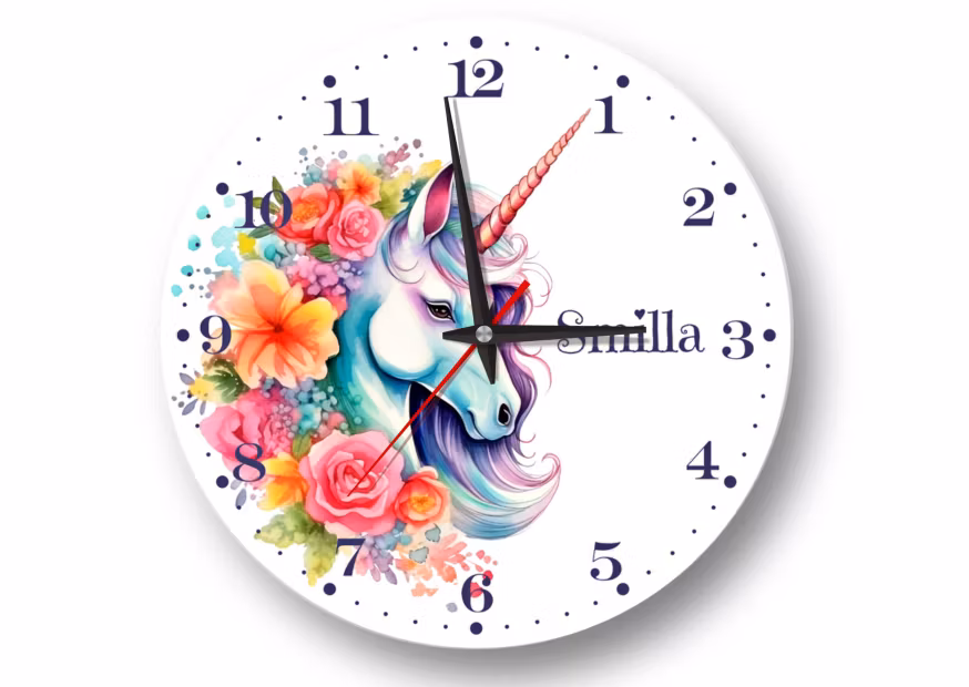 charmig-enhörning-väggklocka-barn