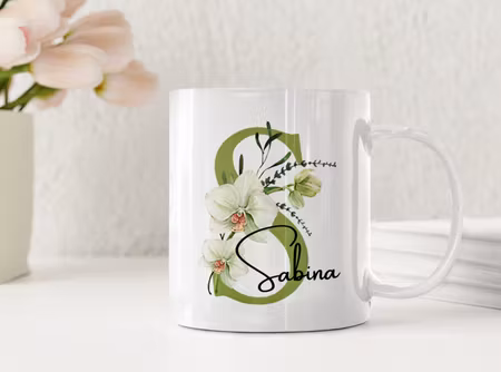 Personlig mugg med initial och orkidé – stilren monogram-present