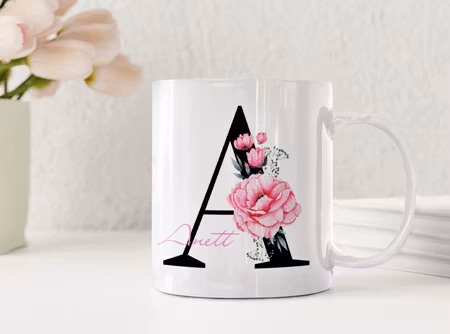 Personlig mugg med namn och rosa blommor – romantisk blom-mugg