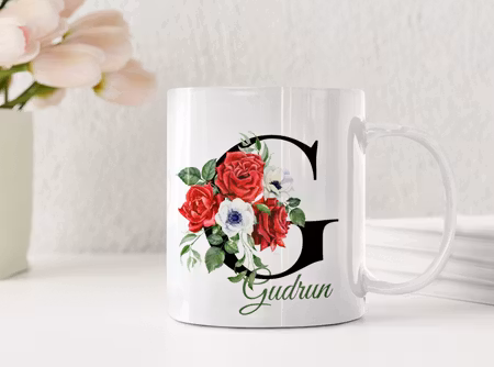 Personlig mugg med namn och röda rosor – tidlös och vacker presentmugg