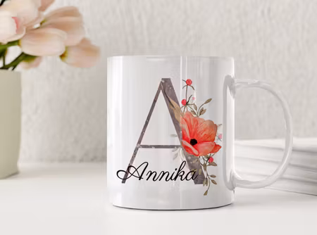 Personlig mugg med vallmo och namn – elegant present i vintage-stil