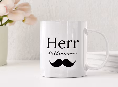 Personlig mugg med mustasch och namn – rolig present till honom