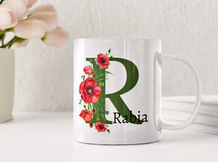 Personlig mugg med blomsterbokstav och namn – perfekt gåva till henne