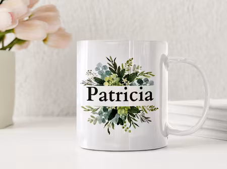 Personlig mugg med grön växt och namn – stilren naturinspirerad presentmugg