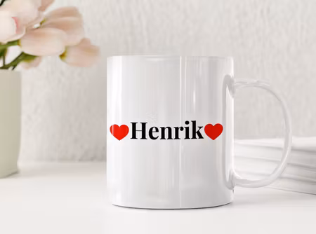Personlig namn-mugg med hjärtramar och namnbetydelse – unik och omtänksam present