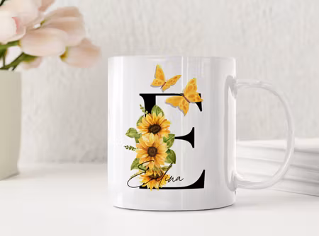 Personlig mugg med solros, fjäril och namn – somrig keramikmugg i present