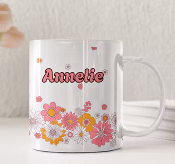 Personlig mugg med namn – Blommig design med valfritt namn
