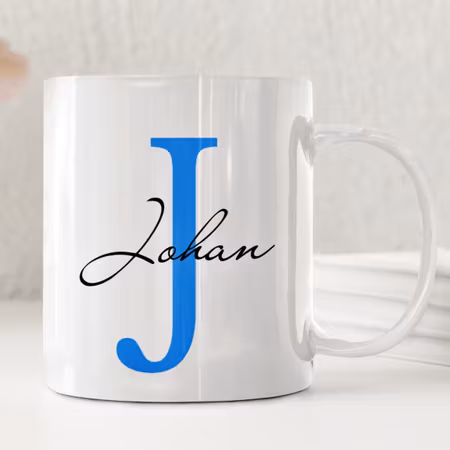 Personlig mugg med initial och namn – stilren blå design för honom