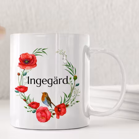 Personlig naturmugg med namn, vallmor och fågel – blommig presentmugg