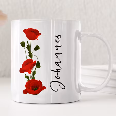 Personlig mugg med namn och röda vallmor – stilren blom-present