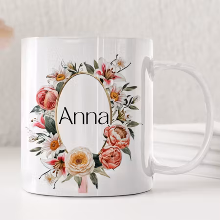 Personlig mugg med namn i blommig oval ram – klassisk blom-mugg
