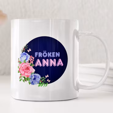 Personlig lärarmugg med blommor och namn – present till fröken