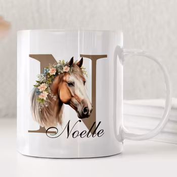 Personlig hästmugg med blomkrans och namn – perfekt barnpresent