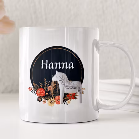Personlig mugg med Dalahäst och namn – traditionell svensk present