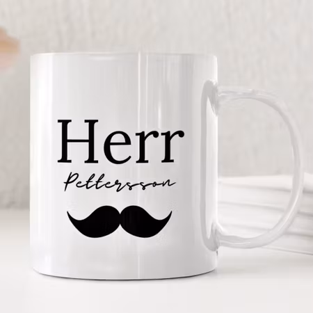 Personlig mugg med mustasch och namn – rolig present till honom