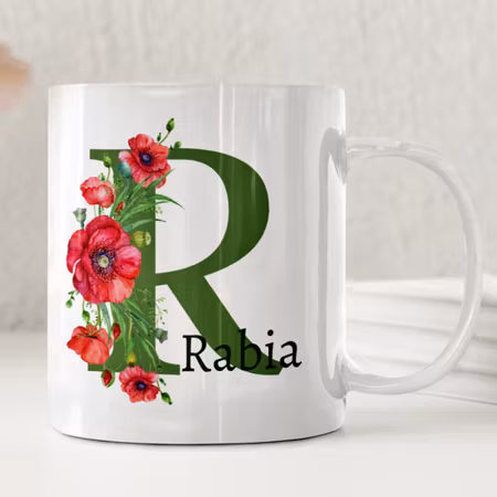 Personlig mugg med blomsterbokstav och namn – perfekt gåva till henne