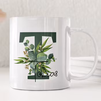 Personlig mugg med grön växt och namn – stilren present året runt