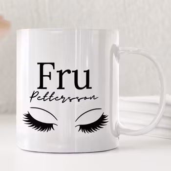 Personlig mugg med fransmotiv och namn – perfekt present till henne