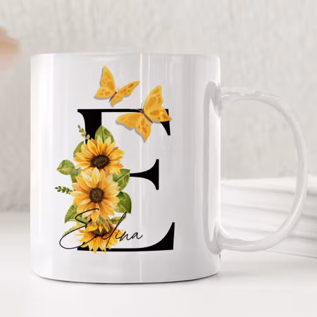 Personlig mugg med solros, fjäril och namn – somrig keramikmugg i present