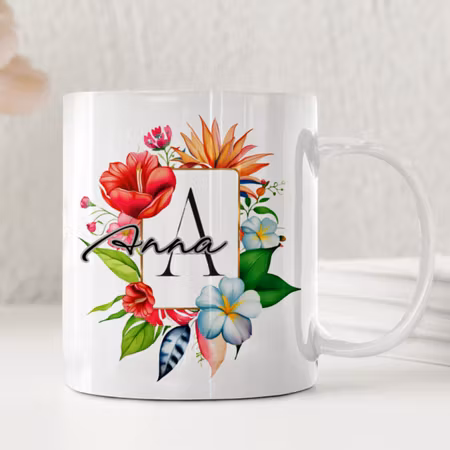Personlig keramikmugg med blomsterbokstav och namn – färgglad presentidé