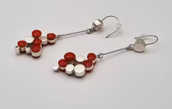 Hopprepsörhängen Rött kluster silver/hopprep