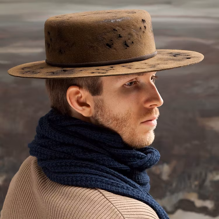 Spansk hatt med hål