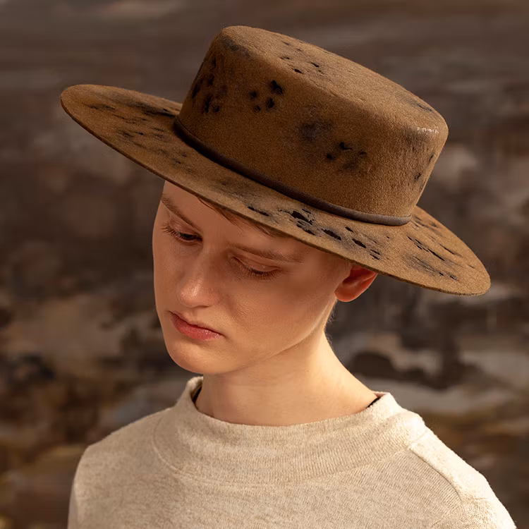 Spansk hatt med hål