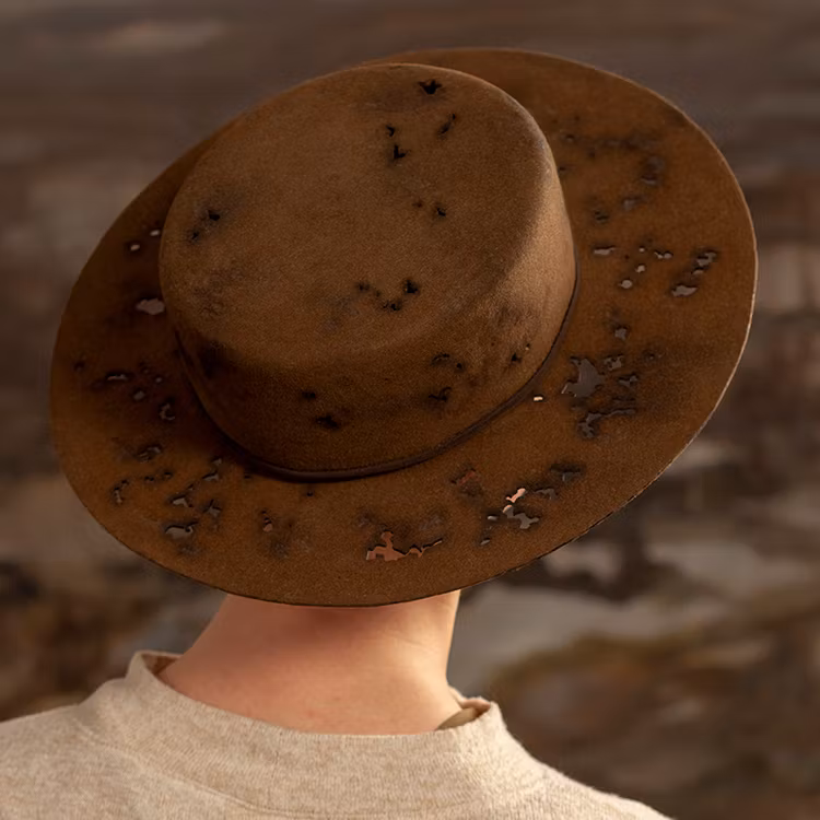 Spansk hatt med hål