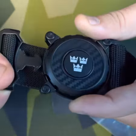 Nordic Army® Built for Athletes Stretchbälte - Svart med Tre kronor