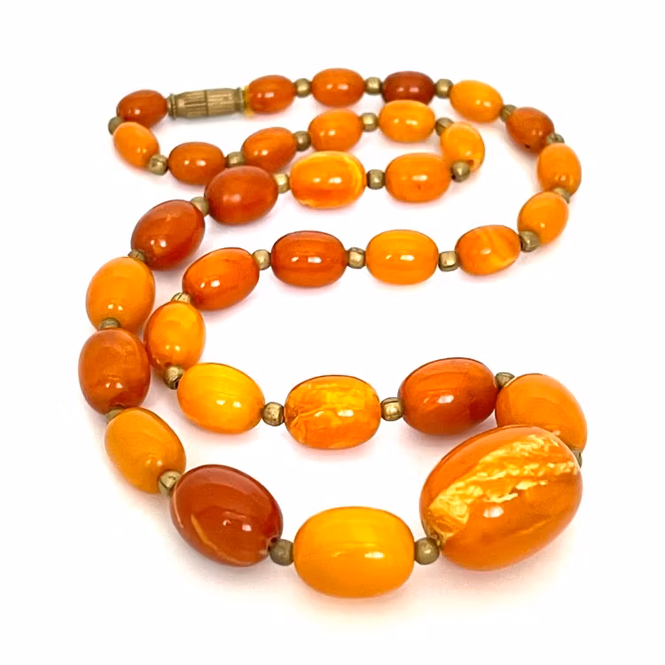 Antiikkinen luonnon meripihkakaulakoru, 1800-luvun Saksa